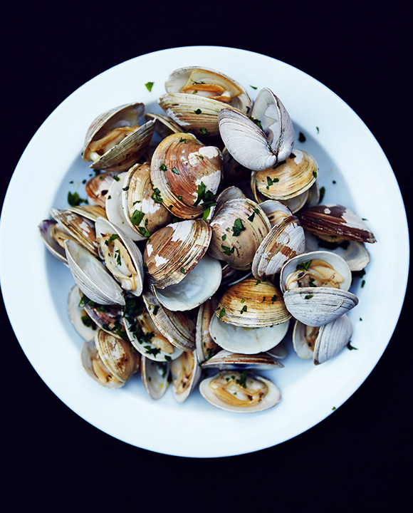 feeding-the-fire-grilled-clams-vertical-crdt-william-hereford