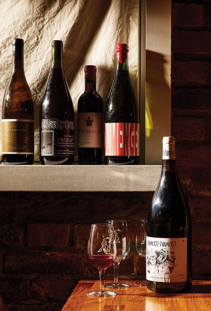 Spanish wine Place des Fetes bottles