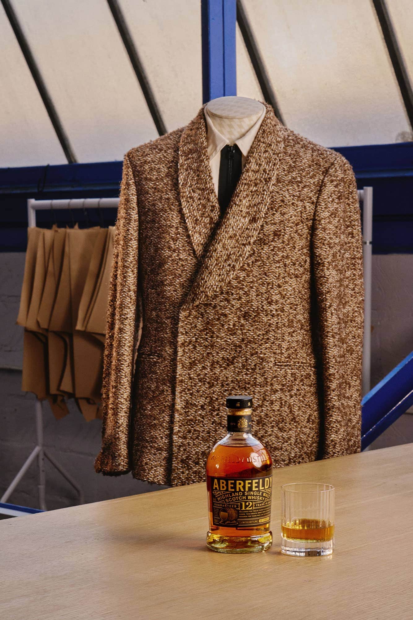 Aberfeldy Scotch Sipping Jacket and Bottle Bundle