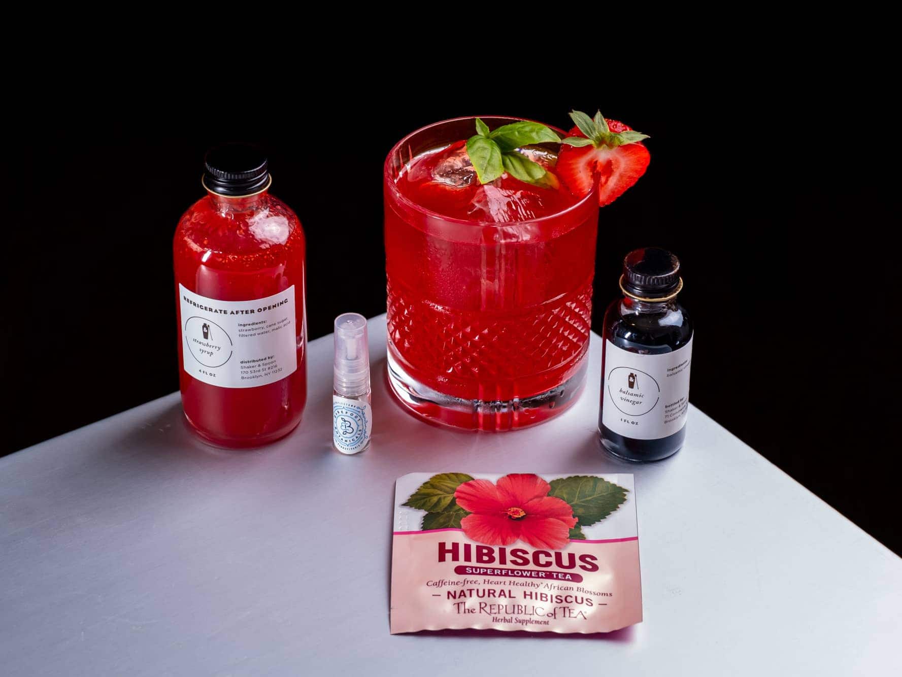 Shaker & Spoon's Frutta e Fiori Negroni Drink Kit