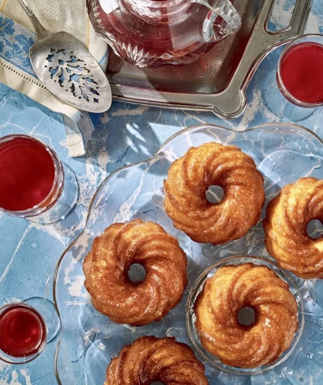 Many hungry travelers associate New Orleans with beignets, but they’re not the only French-accented pastry in town. Rum babas, or small cakes doused in rum syrup, have deep roots in and beyond the city. In her soon-to-be-released book, Braided Heritage, culinary historian @DrJessicaBHarris traces their journey from the classic French dessert baba au rhum to 20th-century New Orleans tables, citing their inclusion in The Times-Picayune Creole Cookbook, published in 1900. “In this version, the cake is a very simple, very lean dough; the magic is in the rum syrup that completely soaks them,” Harris writes. Check out the recipe via the link in our bio and be sure to get a copy of Harris’s book, available now for pre-order.

📸 @sans.murs