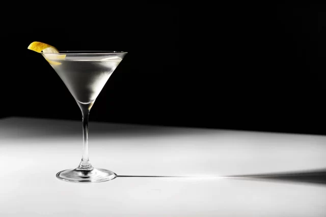 Made famous in Ian Fleming’s Casino Royale, the Vesper combines a base of vodka and gin with a touch of Lillet to soften the edges. Of course, the drink was famously shaken, despite its spirit-forward formula, but it can certainly be stirred for those who so choose. Recipe link in our bio.

📸 @aubrie.legault