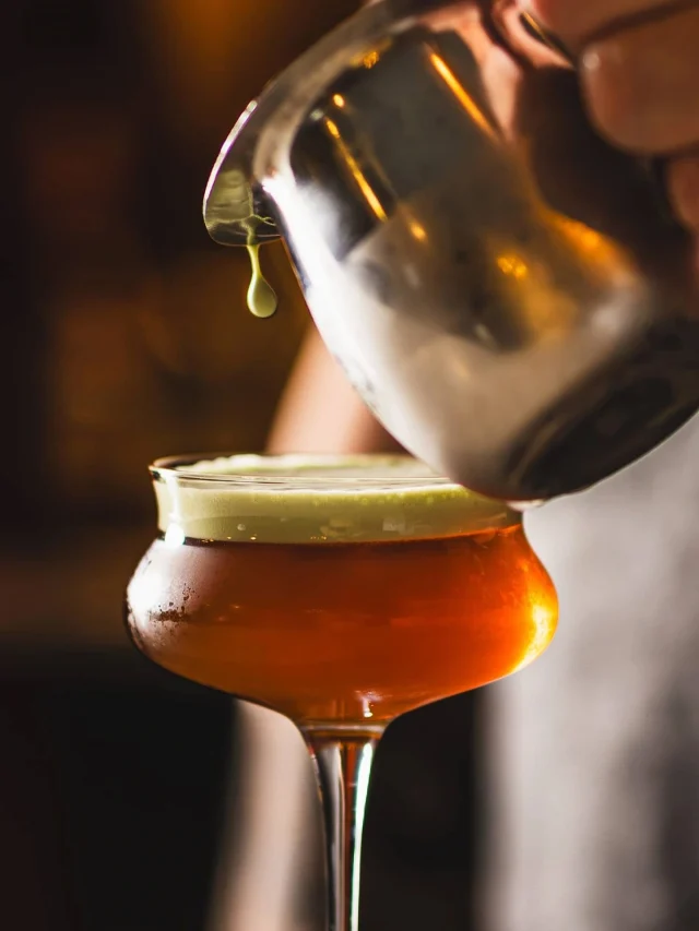 Chelsea Mathews (@pintsizedpisco) of @tdoseattle created this Grasshopper-esque nightcap to showcase some of her favorite ingredients. The combination of cognac, mint, matcha, and chocolate “tastes like a Girl Scouts Thin Mint cookie dipped into a boozy matcha latte,” she says. Recipe link in our bio.

📸 @thewhiskeymcgee