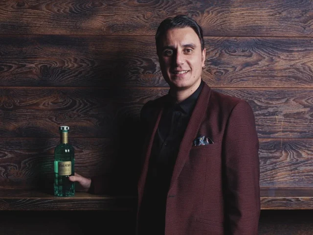 Italian amari, vermouths, and aperitivo wines have a history spanning centuries. But these drinks styles are also living categories, continuing to expand in today’s cocktail culture. Today on Radio Imbibe, we talk with Giuseppe Gallo (@peppegallo1) about the continuing influence of these Italian drinks, and about his contributions to the category: @italicusrdb and @casa.savoia (which took a top award at this year’s @nolaspiritscomp). Tune in via the link in our bio or wherever you get podcasts.

📸 @niklashallen